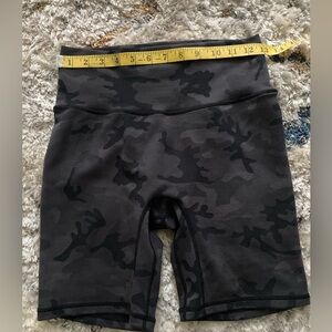 P’tula Stealth black camo print short 8 inch